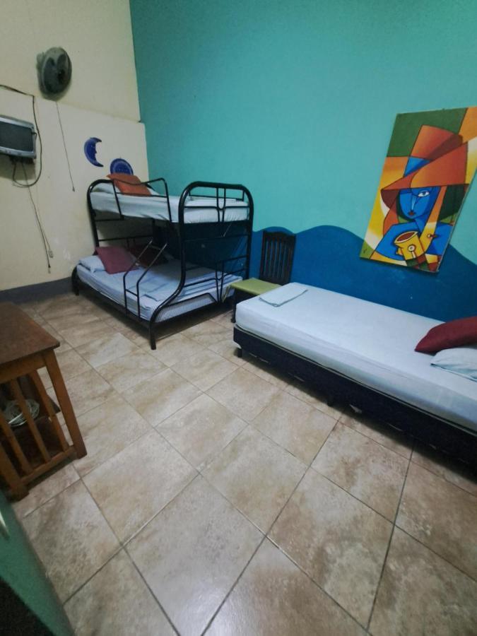 Hostal Mochilas غرناطة الغرفة الصورة