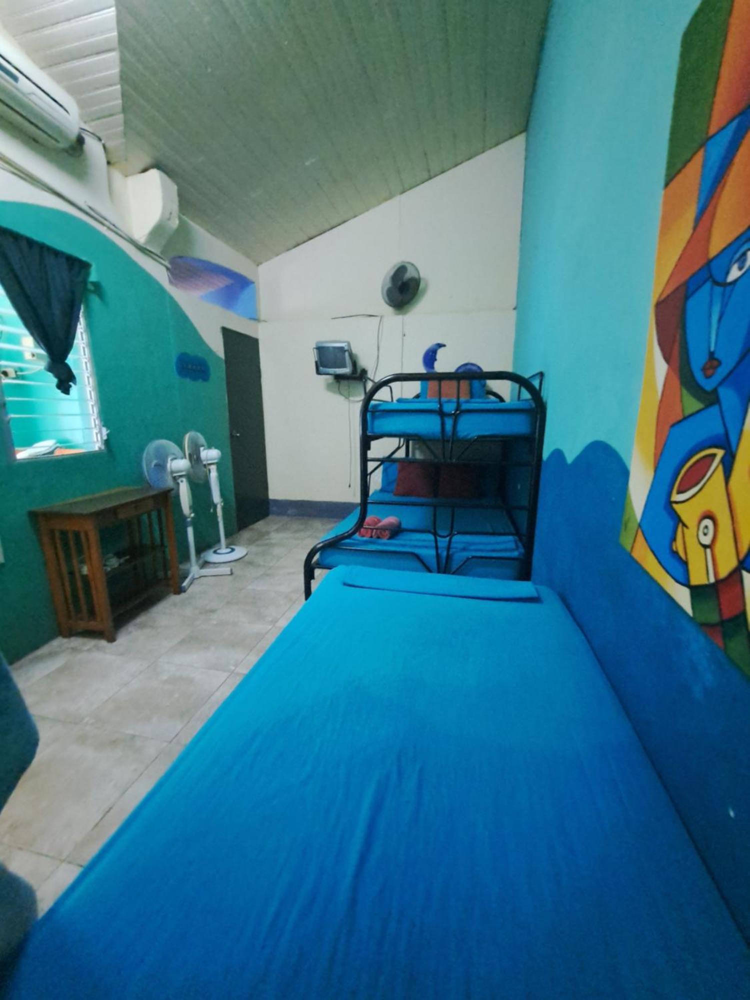 Hostal Mochilas غرناطة الغرفة الصورة