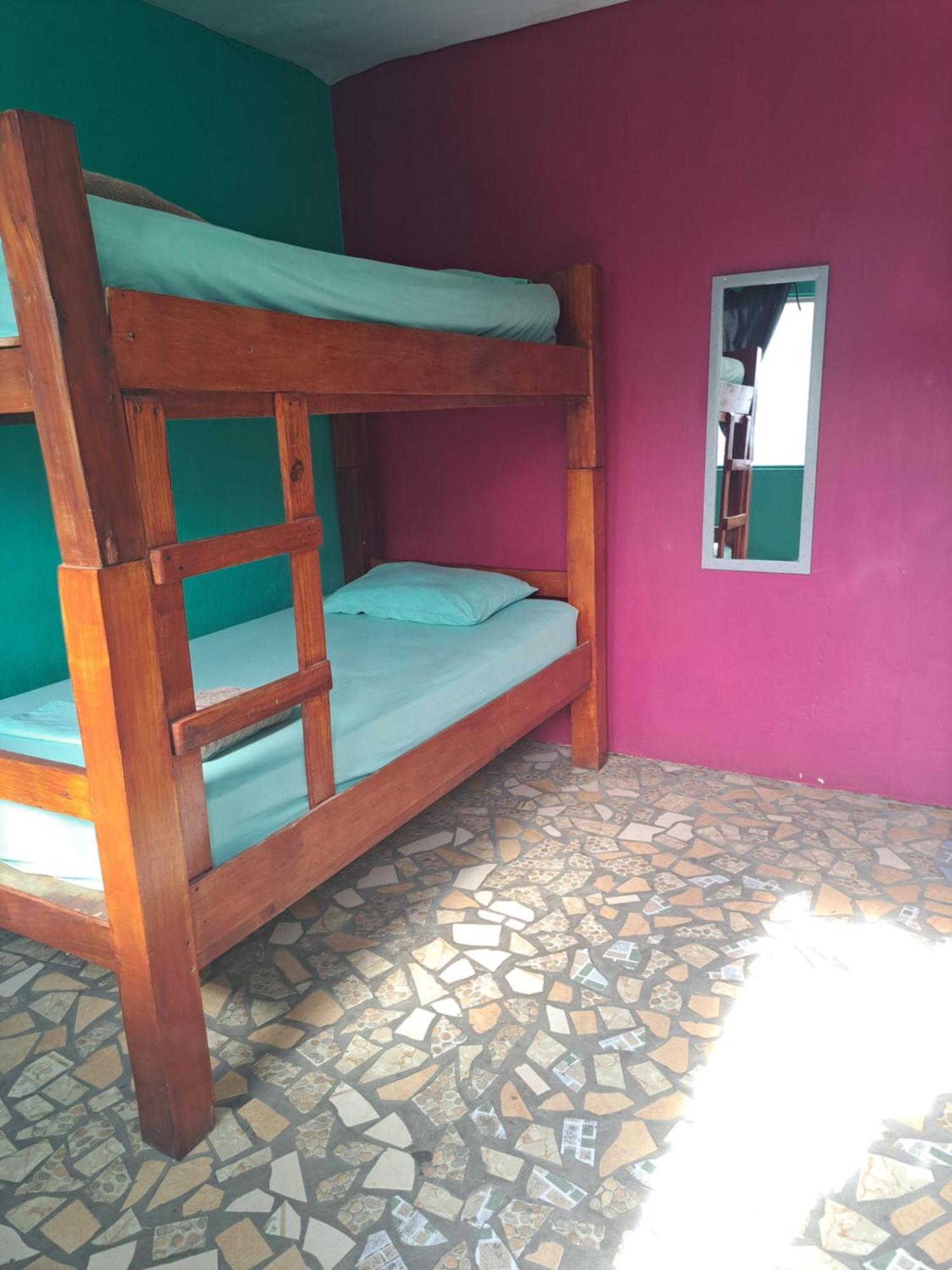 Hostal Mochilas غرناطة الغرفة الصورة