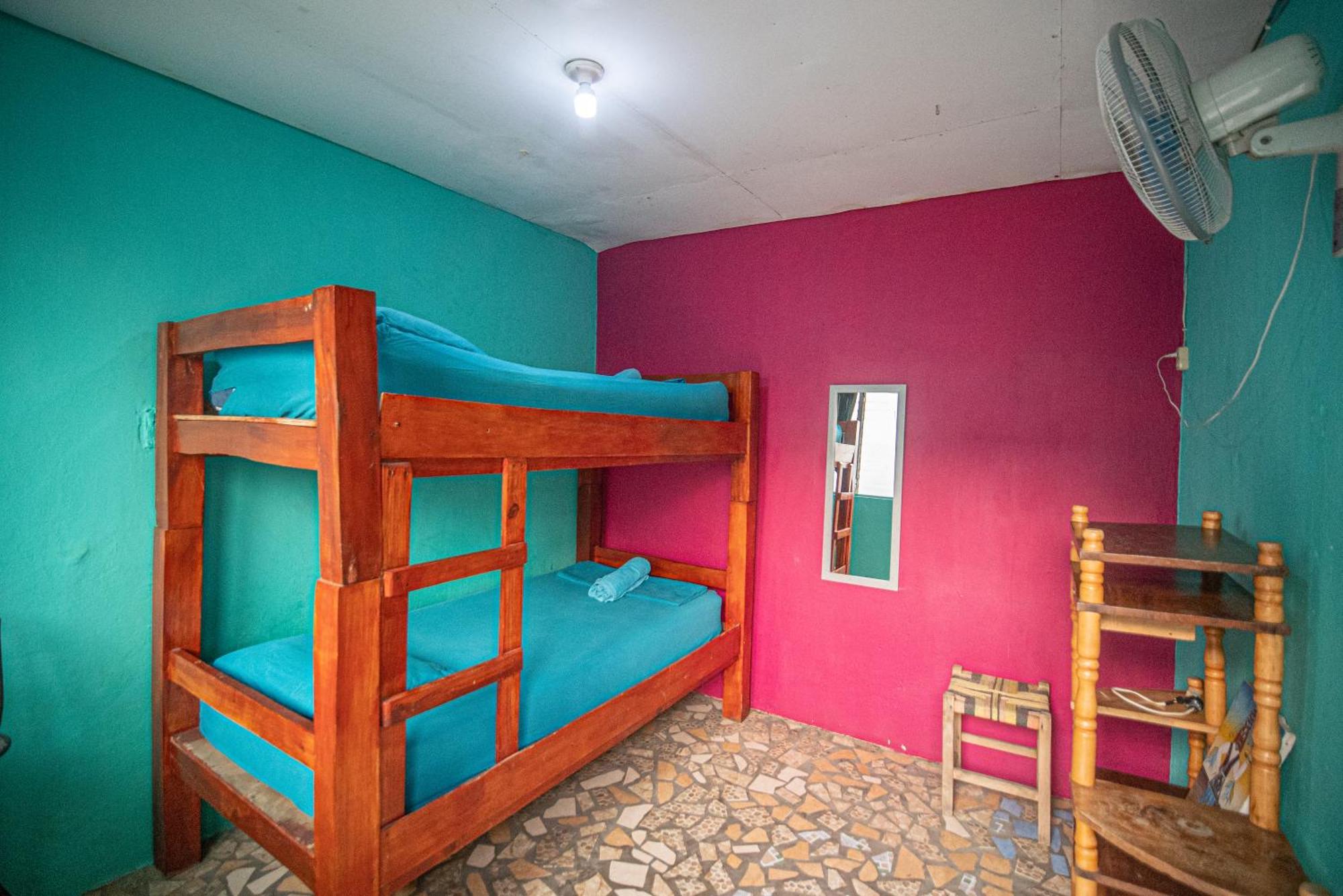 Hostal Mochilas غرناطة الغرفة الصورة