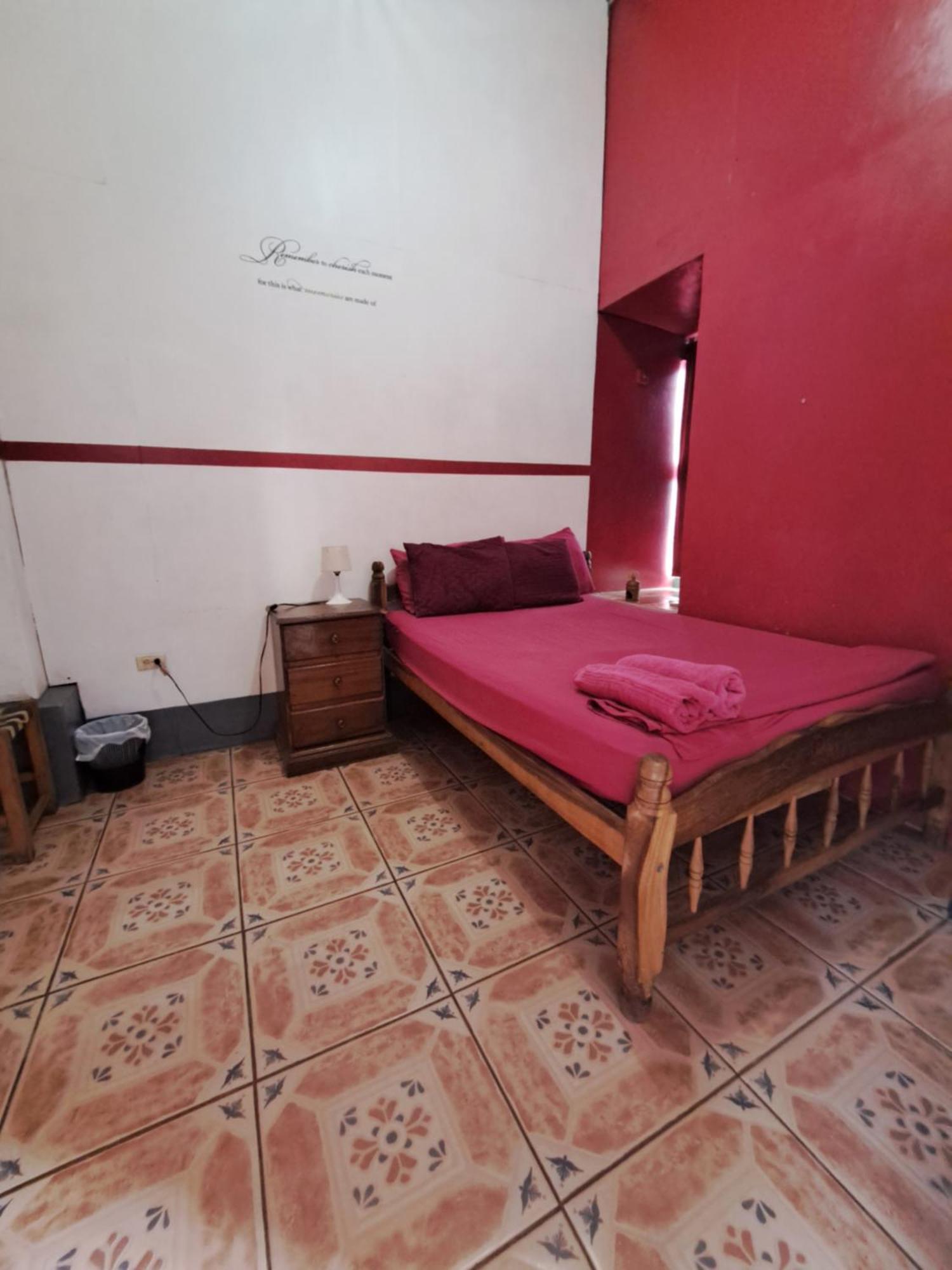 Hostal Mochilas غرناطة الغرفة الصورة